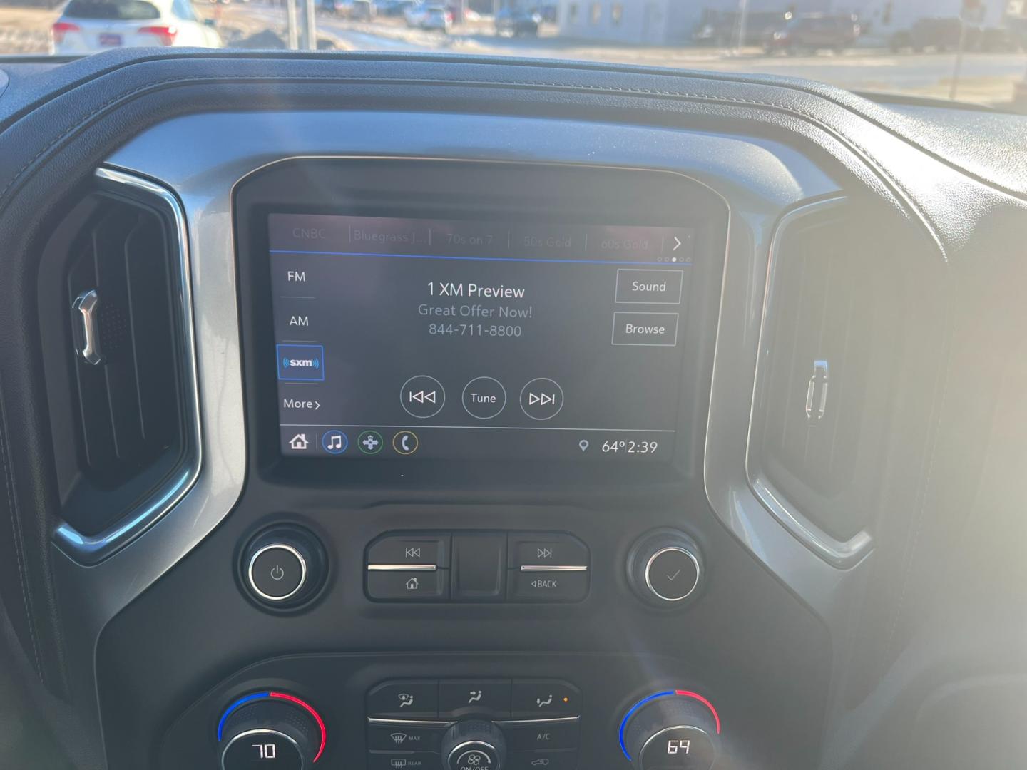 2022 WHITE /Grey Chevrolet Silverado 1500 RST (3GCUYEEL3NG) with an 6.2L DI V8 engine, 10 speed Automatic transmission, located at 116 5th Avenue South, Lewistown, MT, 59457, 47.063877, -109.427879 - Unleash the Power with the 2022 Silverado 1500 RST 4WD - Equipped with a Dominant 6.2L Gas Engine! Get ready for an adrenaline-pumping adventure with the mighty 2022 Silverado 1500 RST 4WD. This powerhouse is designed to elevate your driving experience to new heights. Key Features: 6.2L Gas - Photo#21